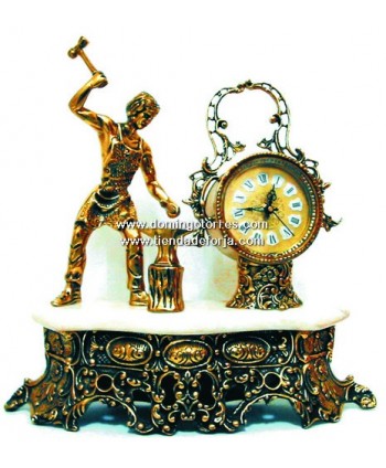 Reloj de bronce con herrero CBL-7