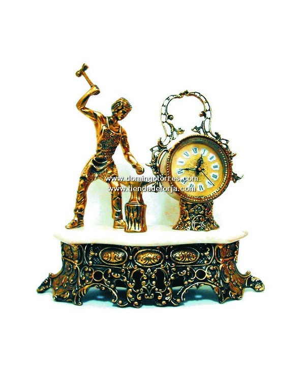 Reloj de bronce con herrero CBL-7